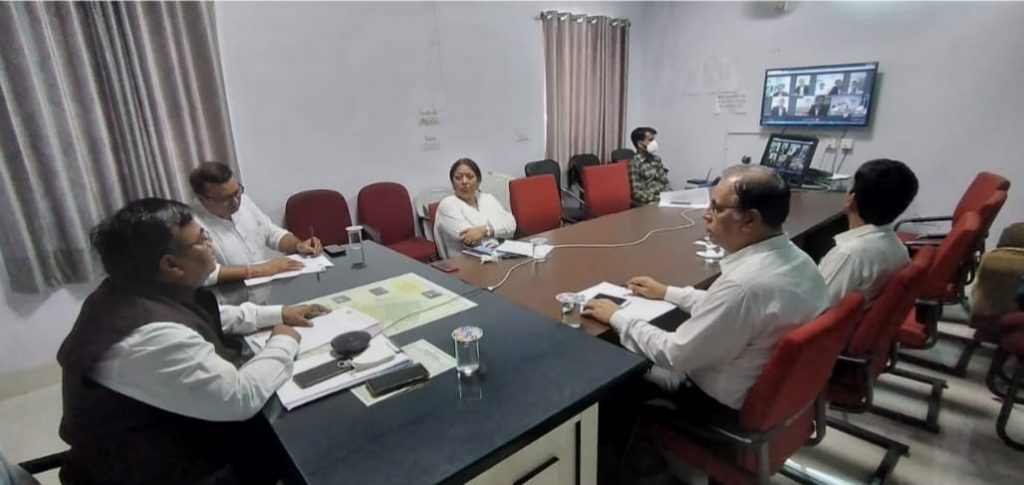 राष्ट्रीय लोक अदालत के सफल आयोजन को लेकर बैठक आयोजित ।