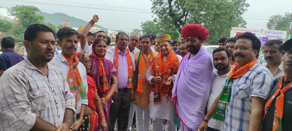 भाजपा प्रदेश प्रभारी व राष्ट्रीय महासचिव का सिरोही नगर मंडल ने किया स्वागत ।