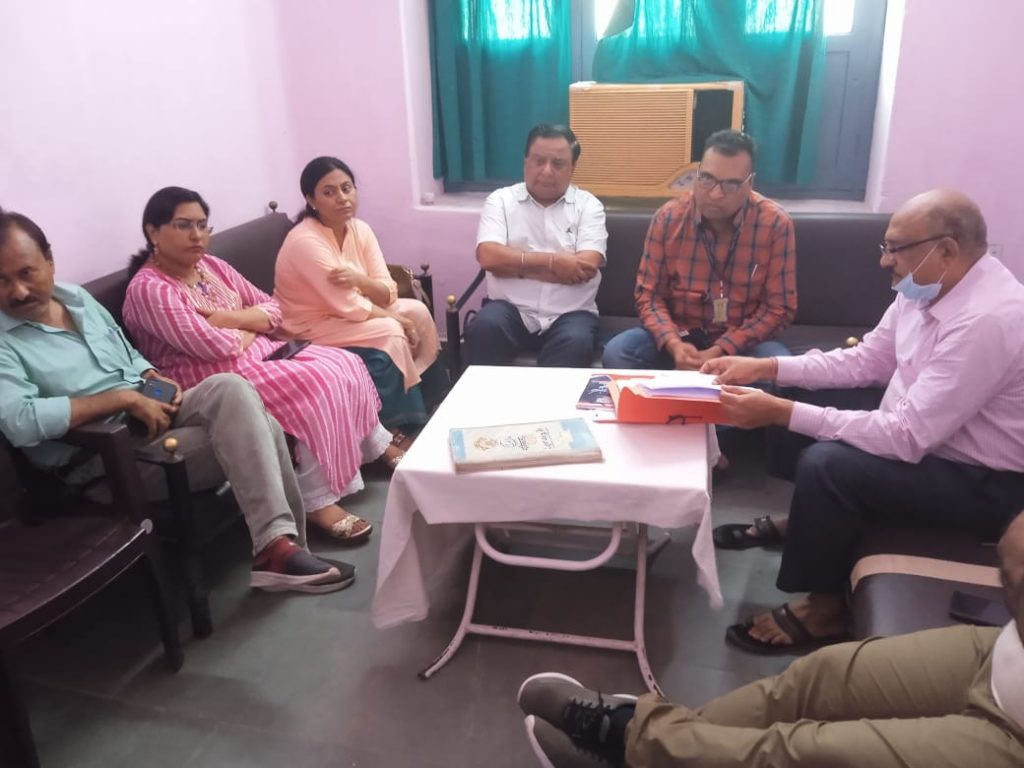 सीएमएचओ ने जिला अस्पताल शिवगंज के चिकित्सा अधिकारियों की ली बैठक.।