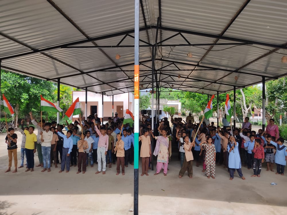 राजकीय उच्च प्राथमिक एमबी विद्यालय कालन्द्री के परिचर में आजादी का अमृत महोत्सव मनाया गया ।