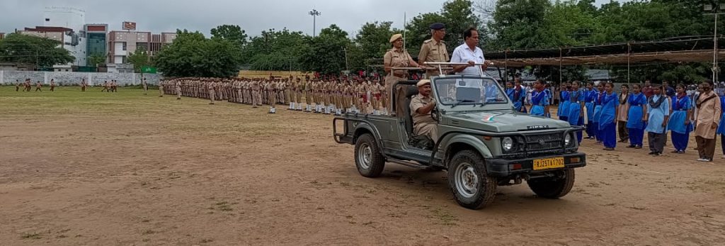 स्वाधीनता दिवस पर फूलडे्र्स में पूर्व अभ्यास किया गया