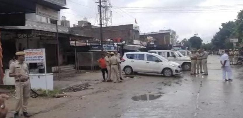 आग लगने से गैरेज में रखी कई मोटरसाइकिल जलकर हुई राख ।
