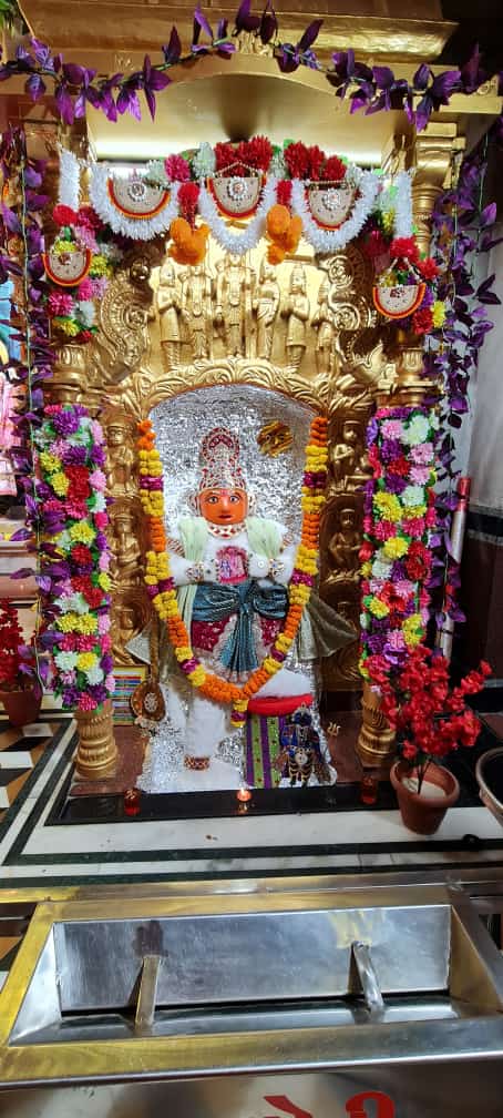 श्री गदाधर हनुमान जी मंदिर मे कृष्ण जन्मोत्सव कार्यक्रम मनाया, दर्शन के लिए भक्तगणो की लगी भीड़ ।