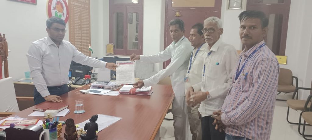 अंतर्राष्ट्रीय मानव अधिकार सुरक्षा संगठन शाखा सिरोही द्वारा आज सिरोही जिला कलेक्टर महोदय को ज्ञापन सौंपा ।