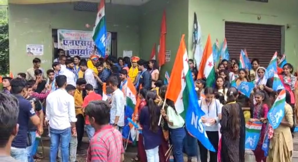 छात्र संगठन अपने-अपने उम्मीदवारों की मजबूती एवं जीत के लिए प्रचार प्रसार में जुटे ।