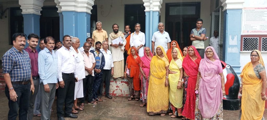 गौवंश संरक्षण संघर्ष समिति ने सौंपा ज्ञापन ।