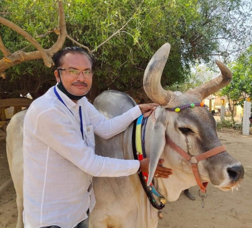सभी ग्रामवासी एकजुट होकर गौमाता की सेवा करे -पुरोहित