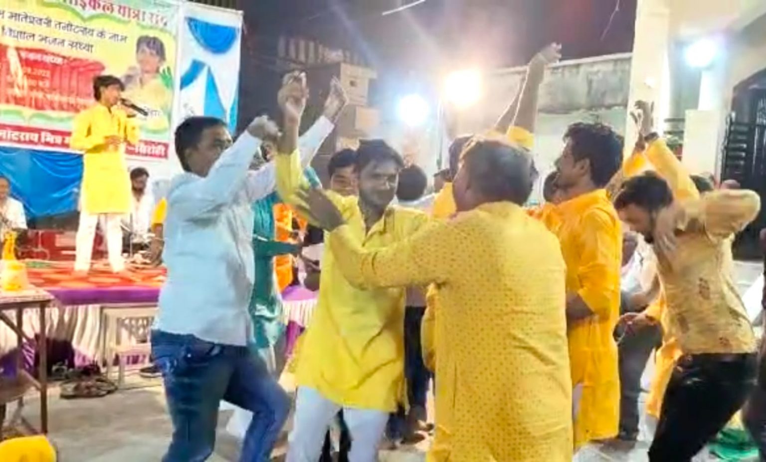 कृष्णपुरी सोसायटी सिरोही में विशाल भंजन संध्या का किया गया आयोजन ।
