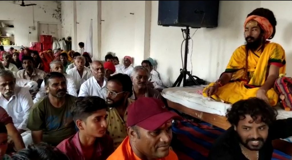श्री भुवनेश्वर महादेव मंदिर में कलाकारों का स्नेह मिलन सम्पन्न ,संत प्रकाशगिरी महाराज का रहा सानिध्य ।
