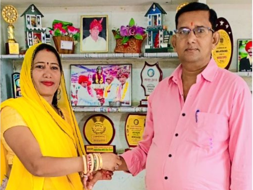 बहनों ने भाइयों की कलाई पर बांधी राखी , मनाया रक्षाबंधन पर्व ।