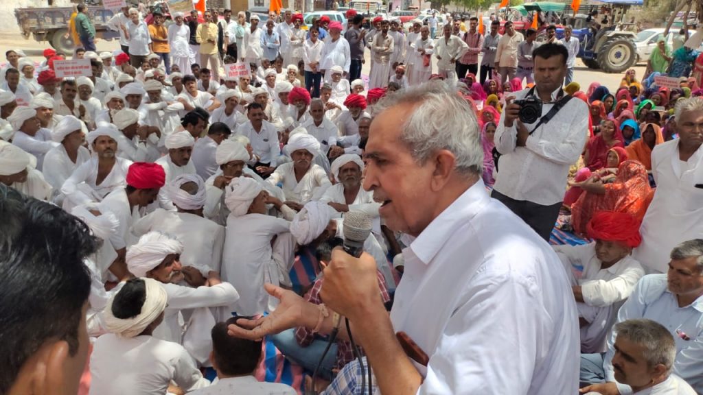 युवाओं व किसानों के साथ सरकार ने किया छलावा-लुंबाराम चौधरी
