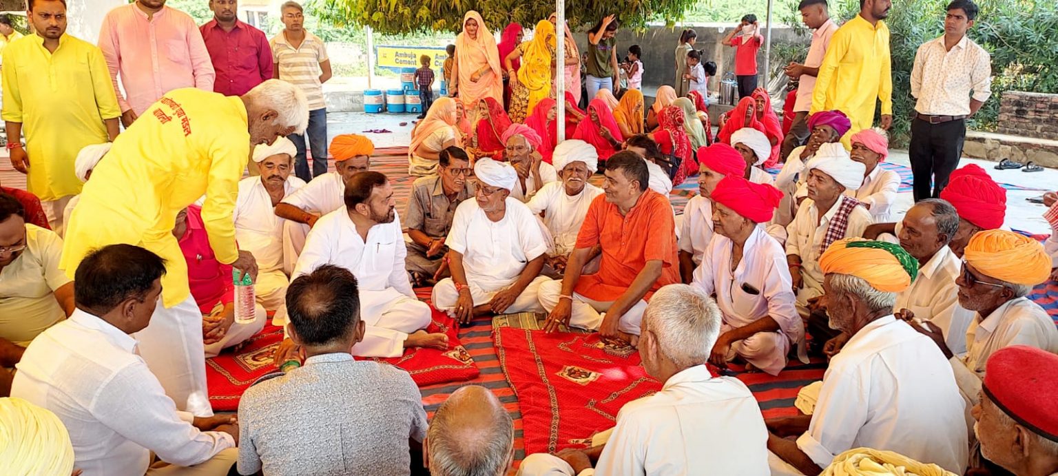 विधायक संयम लोढा ने बावली चौराहे से महादेवजी मंदिर तक सडक निर्माण कराने की घोषणा की ।