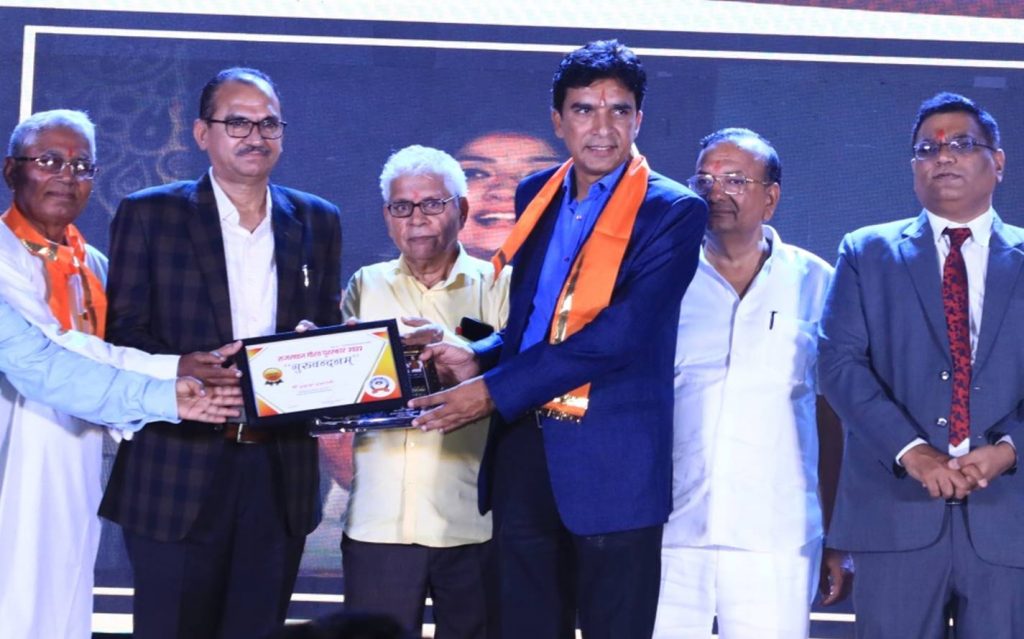 समाजसेवी प्रकाश प्रजापाति “राजस्थान गौरव पुरस्कार”से सम्मानित ।