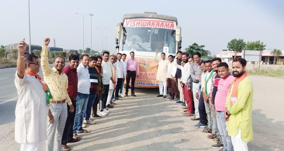 भाजपा नगर मंडल आबूरोड़ ‘बूथ संकल्प महासम्मेलन’ हेतु जोधपुर रवाना ।