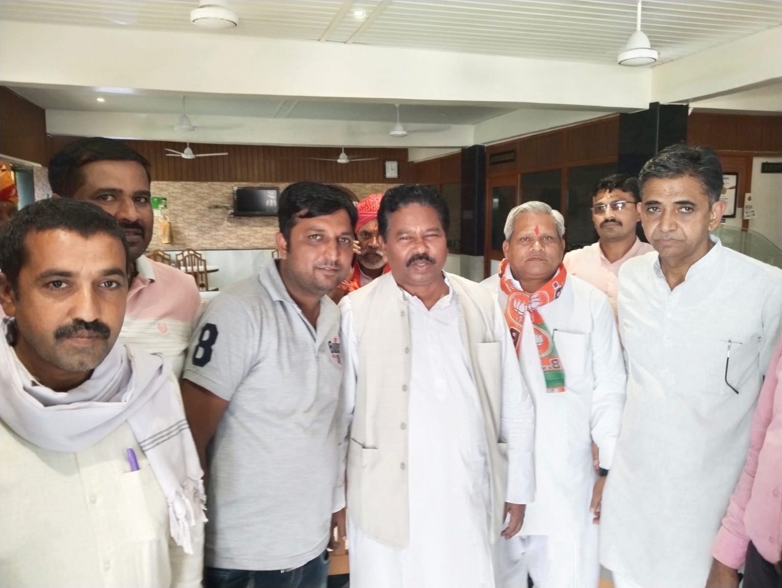 केंद्रीय जल शक्ति (राज्य मंत्री) बिश्वेश्वर टुडू आबूरोड आगमन पर स्वागत ।