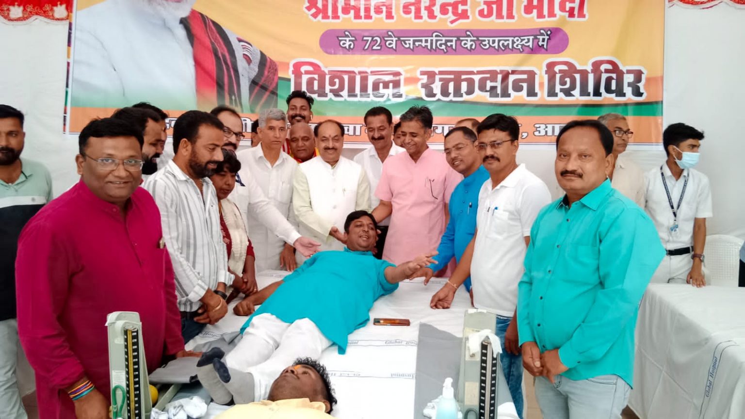 लोकप्रिय प्रधानमंत्री नरेंद्र भाई मोदी का 72 वा जन्मदिन ओपेरा सिटी में 103 यूनिट रक्तदान कर बनाया।