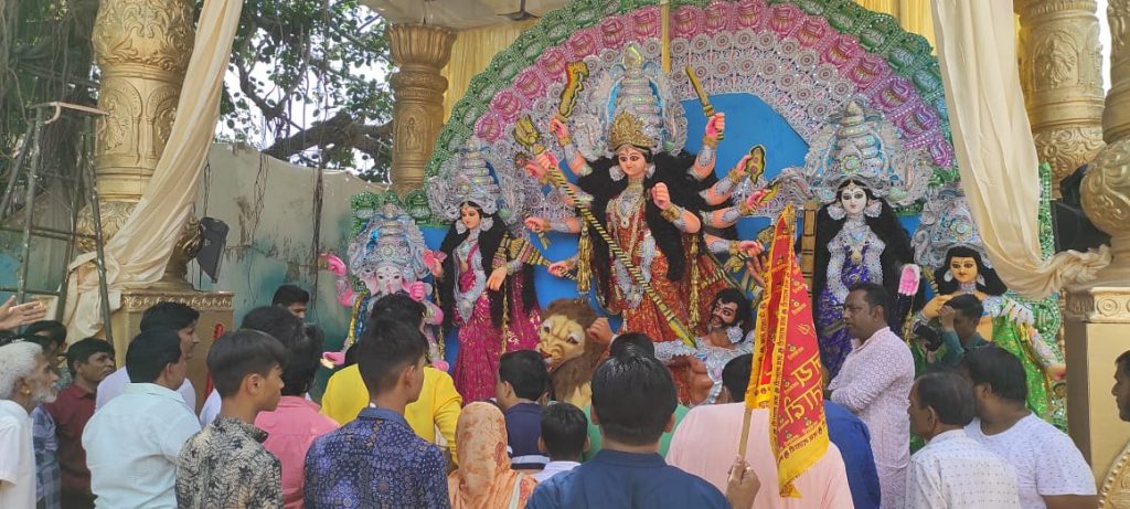 घट स्थापना पर सजा माता का दरबार, धूमधाम से हुई स्थापना ।