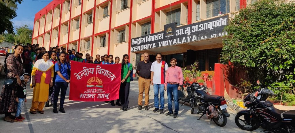 केंद्रीय विद्यालय आबू पर्वत के विद्यार्थियों का शैक्षिक भ्रमण ।