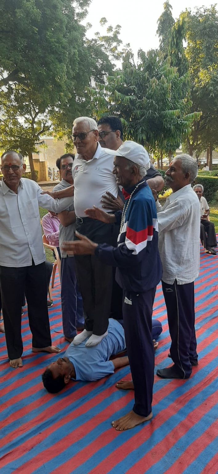 अन्तर्राष्ट्रीय वृद्ध दिवस पर वयोवृद्धगण सिरोही रत्नों का किया बहुमान।