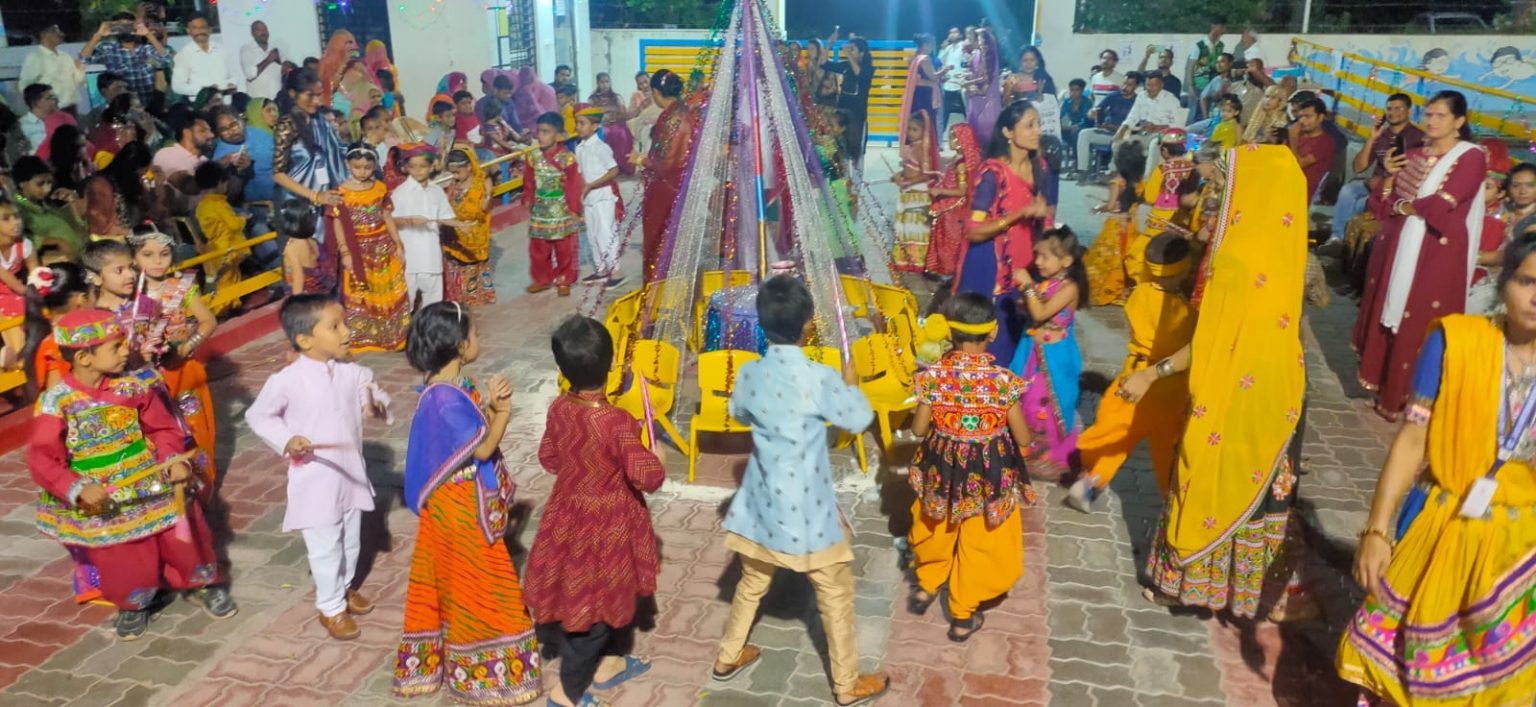 गरबा आयोजन एवं प्रतियोगिता में विद्यार्थियों ने किया उत्कृष्ठ प्रदर्शन।
