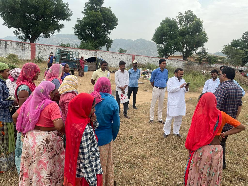 विधायक लोढा ने श्रमिको को घर के नजदीक के क्षेत्र में काम पर लगाने के निर्देश दिये ।