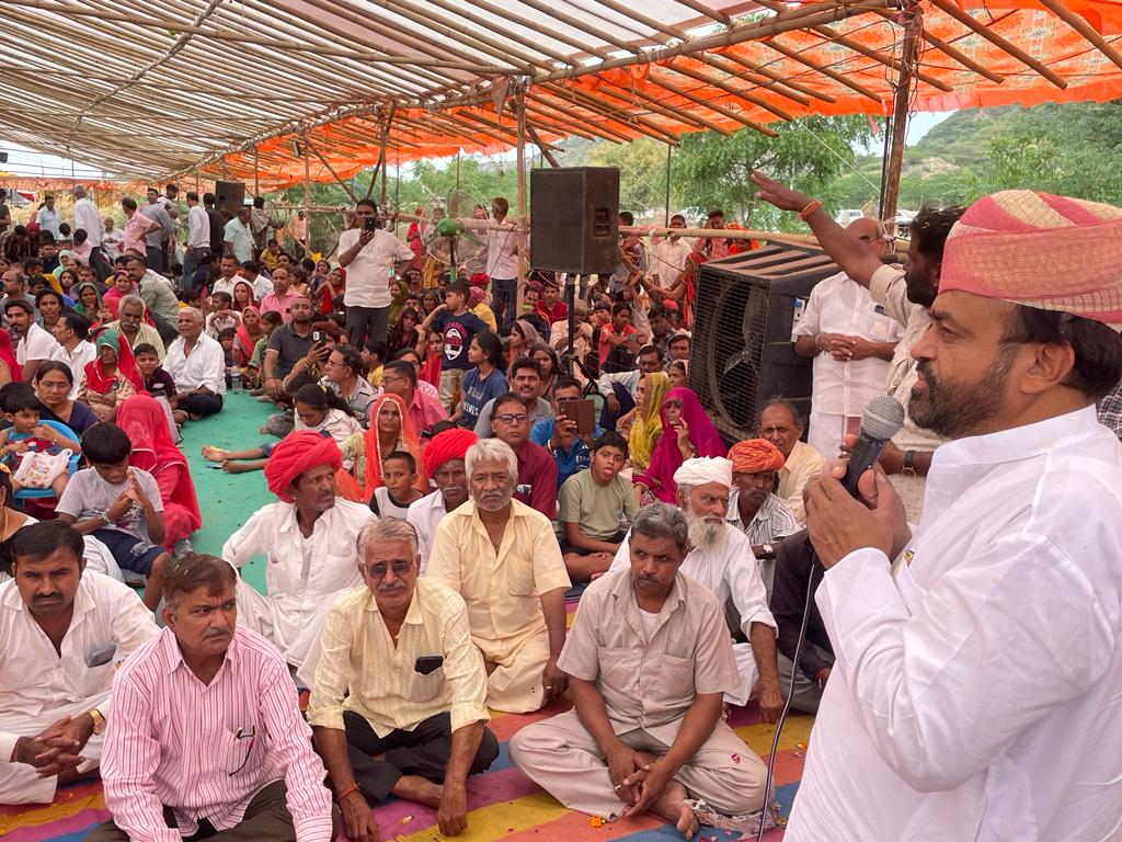 विधायक लोढ़ा ने पालड़ी एम में कामली वाले बाबा के शिविर का किया शुभारंभ ।