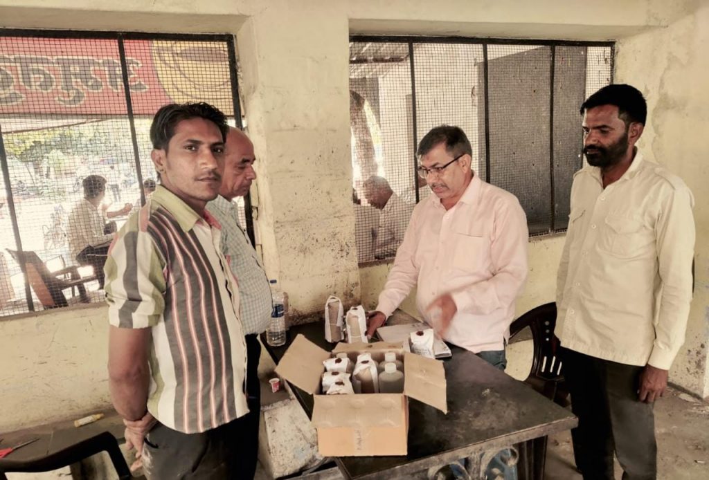 सरूपविलास न्यायालय परिसर से खाद्य पदार्थ के भरे सैम्पल- डॉ. राजेश कुमार