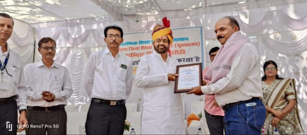 शिक्षक नेता गहलोत को भामाशाह प्रेरक सम्मान मिलने पर शिक्षकों एवं गणमान्य नागरिको ने किया स्वागत।