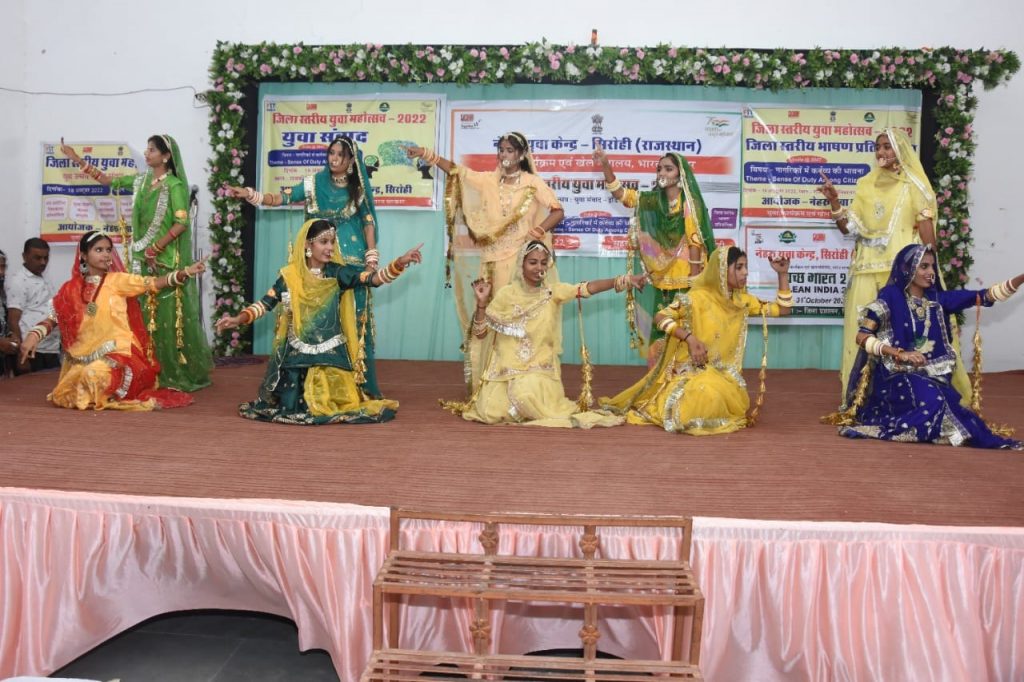 नेहरू युवा केंद्र के द्वारा जिला स्तरीय युवा उत्सव का हुआ आयोजन ।