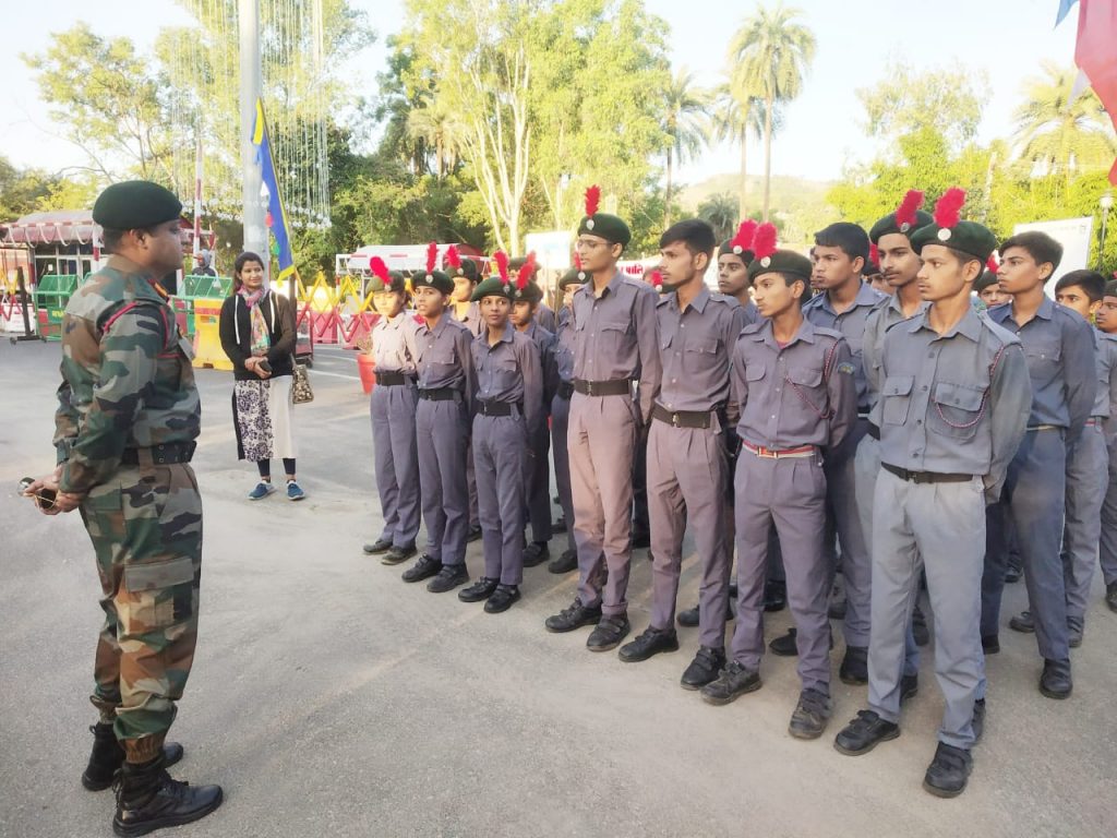 आबू पर्वत के NCC के 28 कैडेट भारतीय सेना की बाइक रैली में सम्मिलित हुए ।
