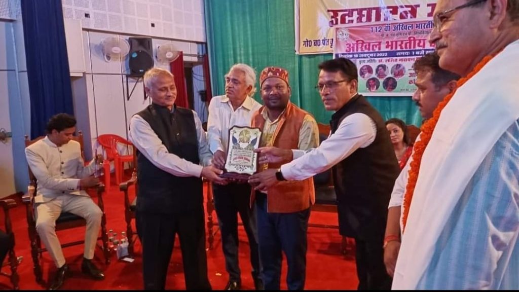 शब्द साधक सम्मान से सम्मानित हुए बादल बाजपुरी- गुरुदीन वर्मा