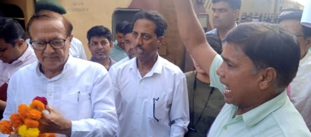 शिक्षा मंत्री के समक्ष सीबीईओ द्वारा एपीओ प्रधानाचार्यों को कार्यमुक्त नही करने पर जताया एतराज।