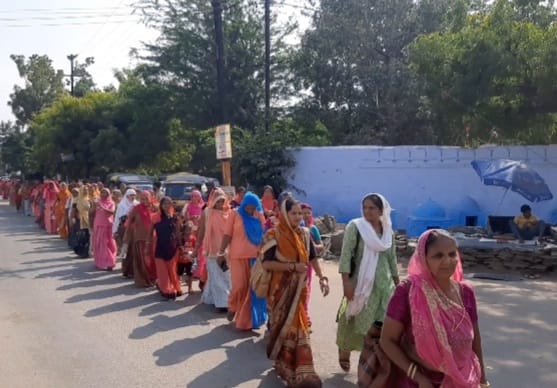आंगनवाडी से जुड़ी मातृशक्ती ने विशाल प्रदर्शन कर रैली निकाली।