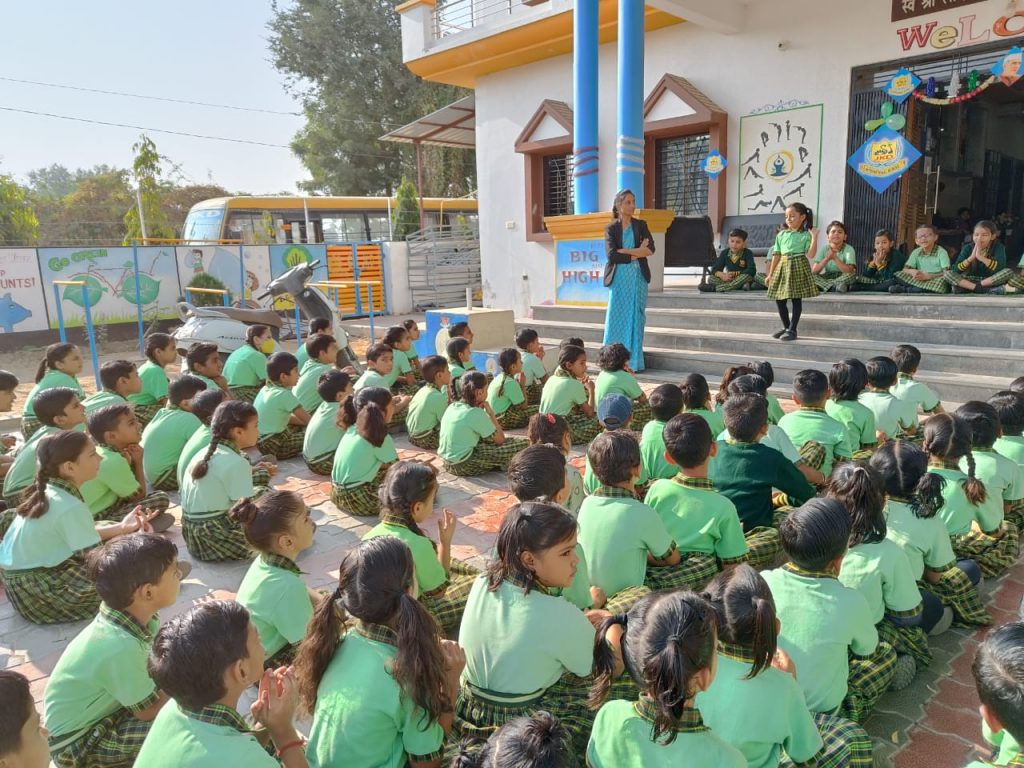 विद्यालय में हुआ बाल मेले का आयोजन ।