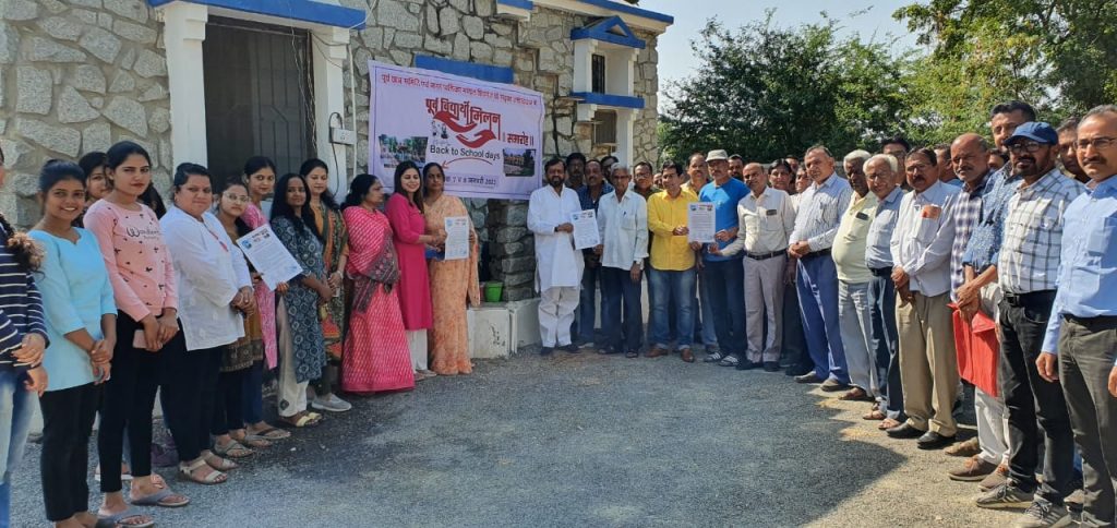 विधायक ने किया पूर्व विद्यार्थी मिलन समारोह के ऑनलाईन फार्म का विमोचन ।