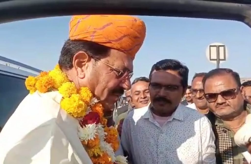 पिण्डवाड़ा क्षेत्र मे पहुंचने पर सहकारिता मंत्री उदयलाल आंजना का किया स्वागत ।