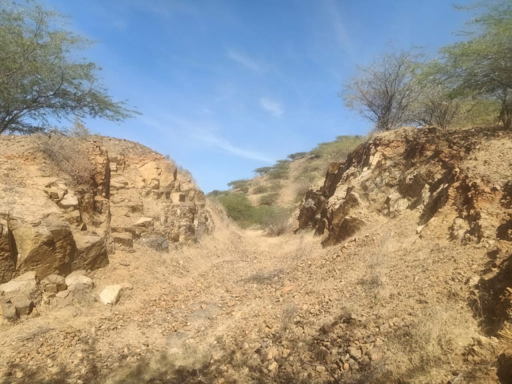 मनादर-रोवाडा घाटा सडक निर्माण के लिए 4.98 करोड रूपये स्वीकृत ।