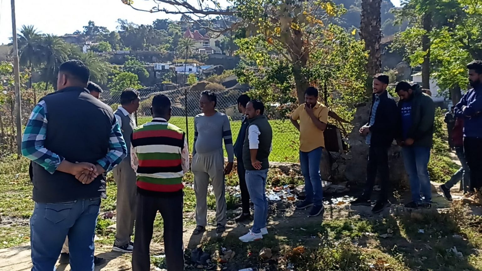 माउंट आबू में चल रहे निर्माण कार्यों का किया निरीक्षणपालिका अध्यक्ष ने सीसी रोड का लिया जायजा ।