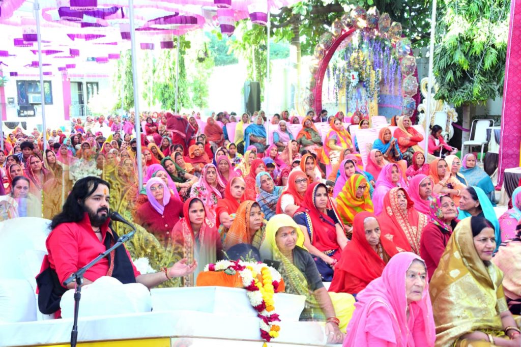 भागवत कथा के दूसरे दिन उमड़ा भक्तो का सैलाब।