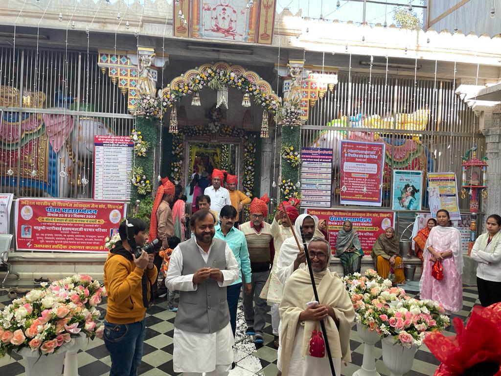 जैन तीर्थ पालीतणा के लिए छरी पालक संघ रवाना