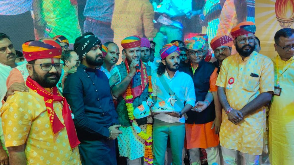 एक शाम गौमाता के नाम भजन संध्या सम्पन्न।