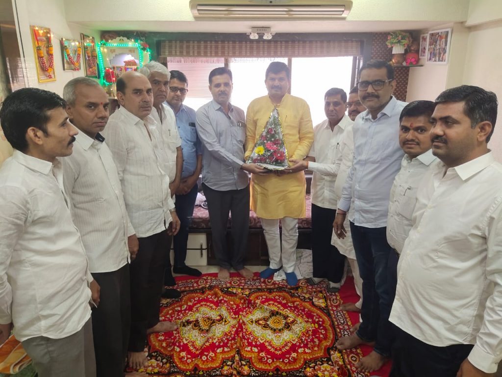 आहोर विधायक के मुंबई आगमन पर भव्य स्वागत।