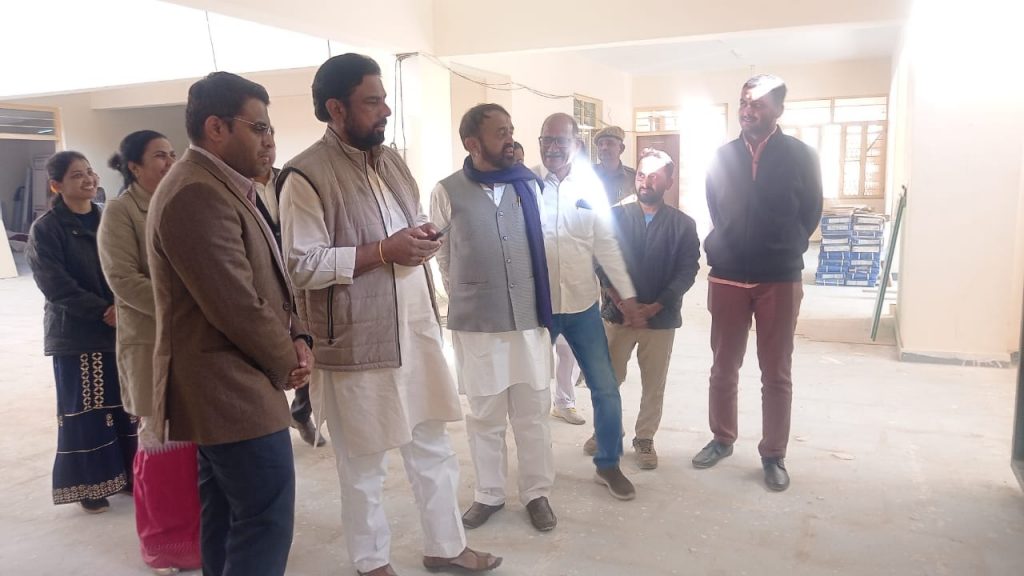 प्रभारी मंत्री ने किया माँ अम्बे के पी संघवी राजकीय महाविद्यालय के नए भवन का किया अवलोकन ।