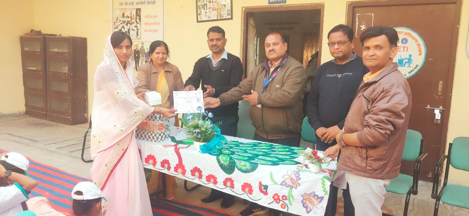30 दिवसीय वुमेन टेलर प्रशिक्षण का हुआ समापन ।