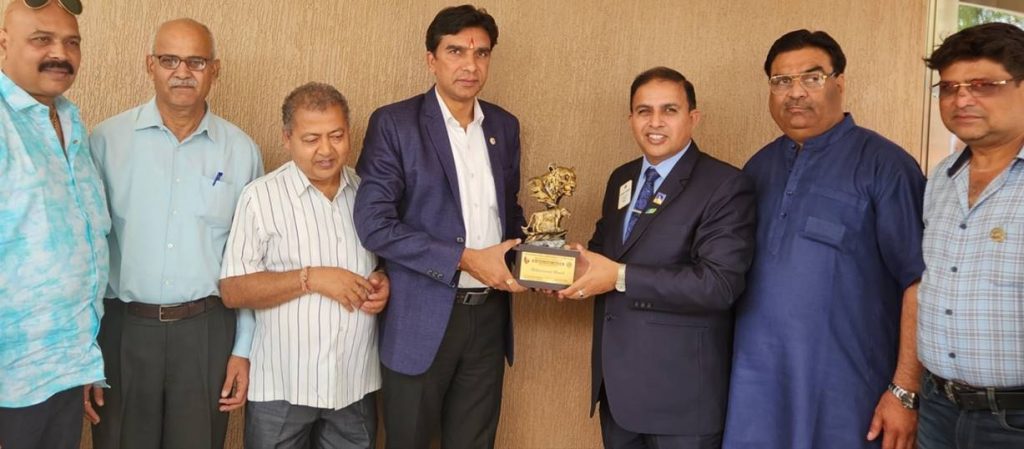 प्रकाश प्रजापति को मिला “बहुप्रान्तीय सेवा विभूषण अवार्ड” सम्मान ।