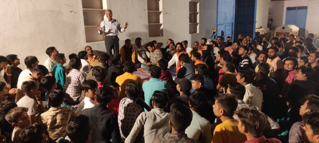 प्रभु राम के जन्मोत्सव पर आयोजित विराट शोभा यात्रा की तैयारी को लेकर बस्ती, वार्ड बैठकों में लोगो ने दिखाया उत्साह ।