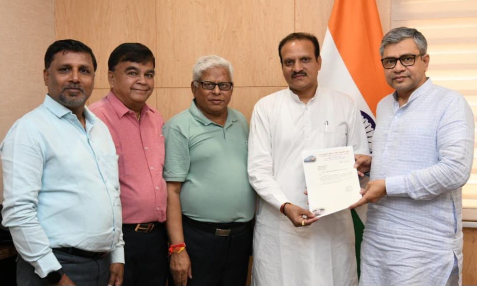 रेल मंत्री ने मुंबई एवं राजस्थान के बीच रेल संपर्क बेहतर बनाने का आश्वासन दिया ।