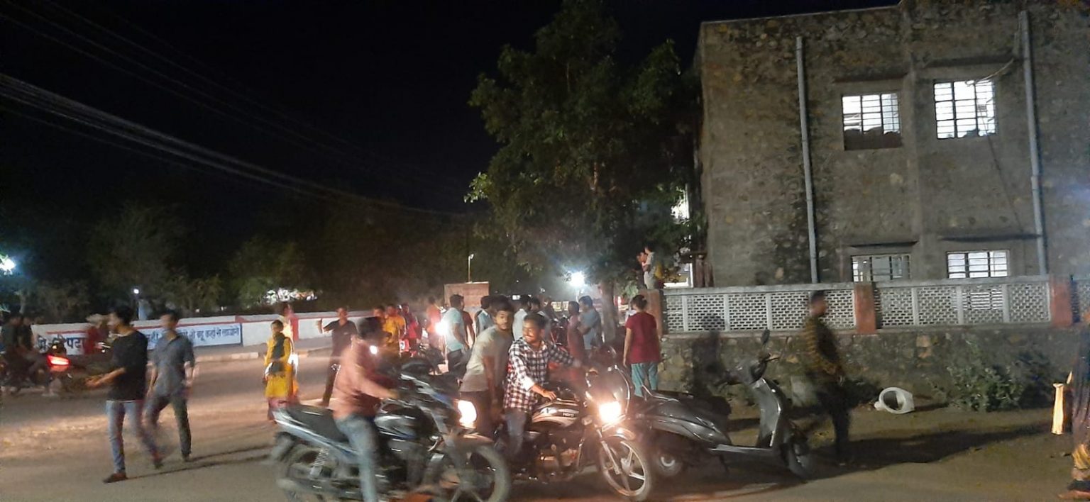 सिरोही- रोशनी के बावजूद अंधकार,जन सामान्य जन त्रस्त, गाय की चपेट में दो जन घायल ।