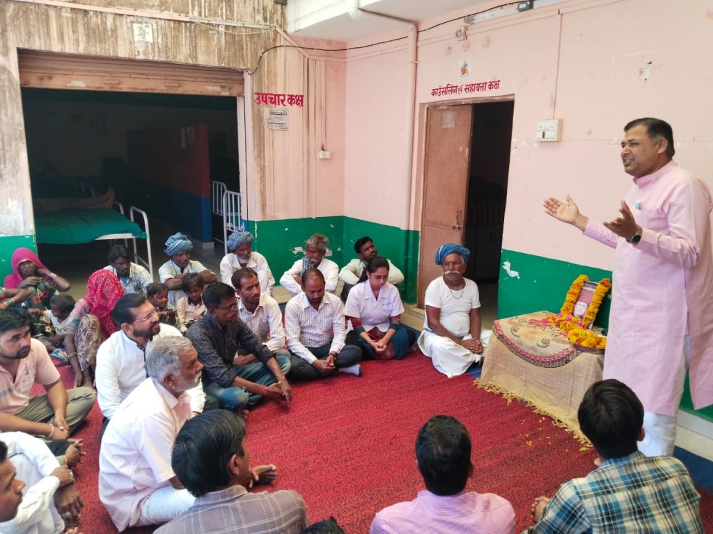 महात्मा ज्योति बा फुले की जयंती पर नशा मुक्ति एवं पुनर्वास केंद्र कालन्द्री में नेत्र जांच शिविर आयोजित ।