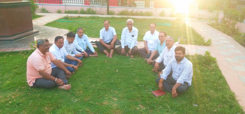 जिला मुख्यालय के सड़क व चैराहो पर सजे भगवान परशुराम के बैनर व पोस्टर सिरोही ग्रामीण मे भी तैयारियों को लेकर बैठको का दौर ।